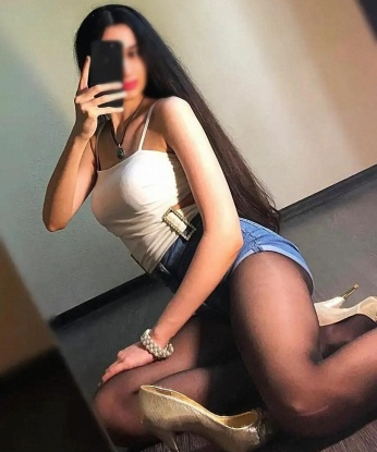 В Москве я создаю неповторимую атмосферу нашей встречи. Фото в моем профиле - подтверждение моей красоты и страсти. Возможности, которые я предлагаю, оставят тебя окрыленным: классический и эротический массаж, игры ролевые, стриптиз, BDSM, и не только. Мои услуги оказывают тебе истинное удовлетворение и оставляют яркие впечатления. Читай отзывы о моих поступках 🔥 Всегда готова сопроводить тебя в любые культурные и деловые мероприятия 🌟 Обращайся ко мне, и я обещаю, ты не пожалеешь. Let's have some fun! 😘 5907, 23 года