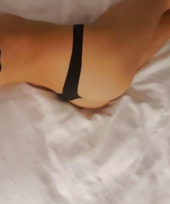 Я обладаю креативным подходом, который поможет тебе расслабиться и окунуться в мир наслаждения. Мои услуги включают массаж, страстные эротические игры и многое другое. У меня есть отличные отзывы от предыдущих клиентов, которые говорят о моей профессионализме и умении доставлять настоящую радость. Приходи ко мне и я помогу тебе осуществить самые сокровенные фантазии. Фото - настоящие. Жду встречи в Москве! 🌟💋 6945, 19 лет